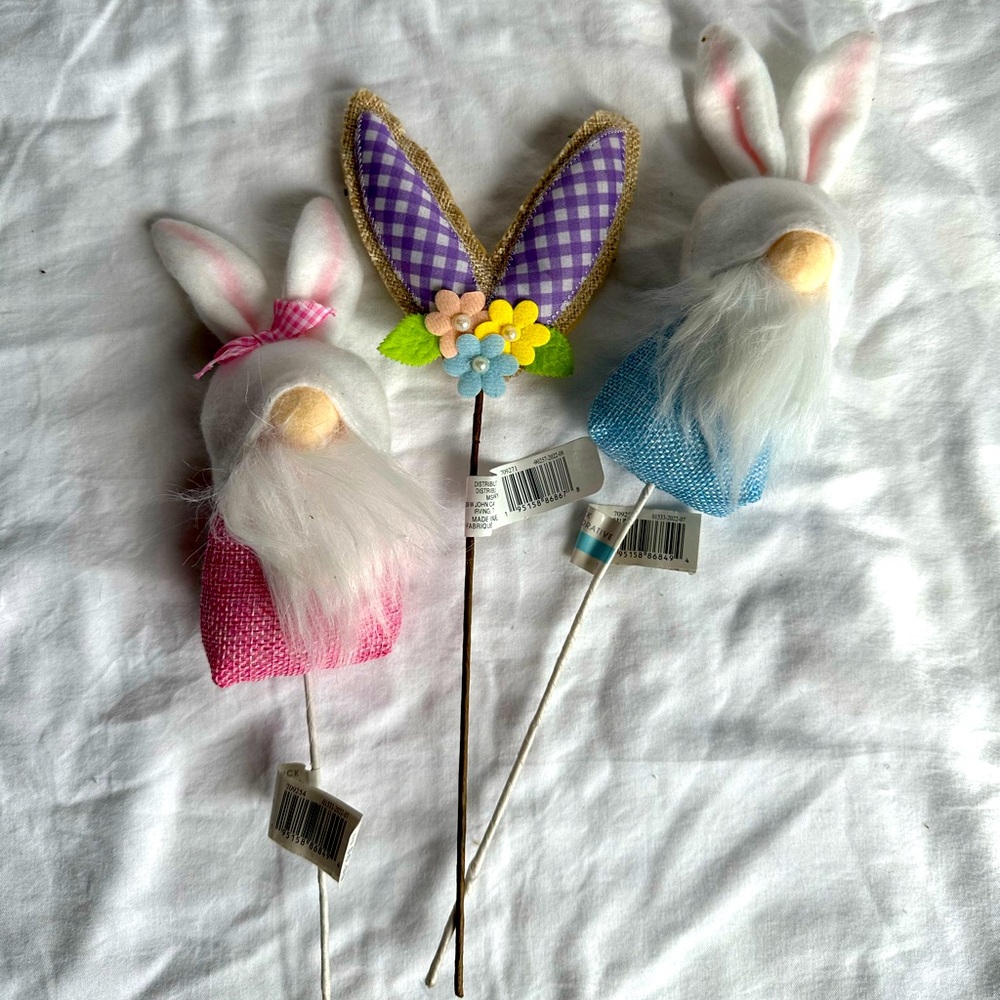 NWT Easter Bunny Gnome Picks – Set of 3